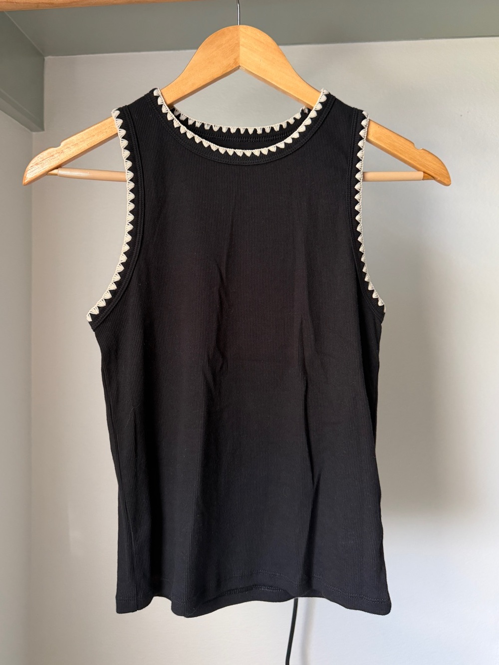 Old Navy Black Sleeveless Rib Tank with Creamy White Trim - Medium